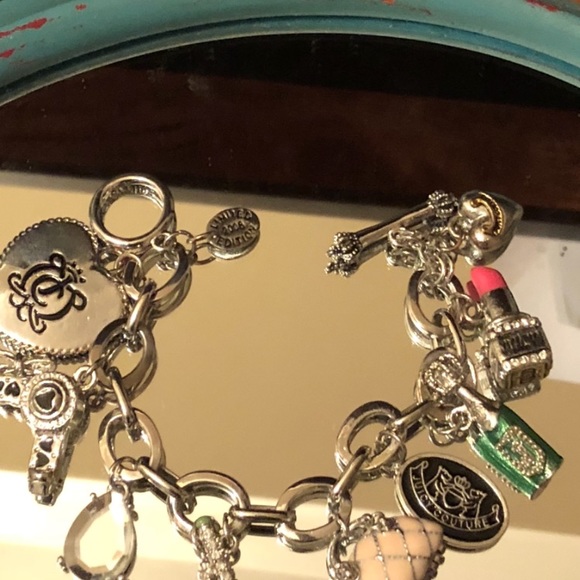 Beautiful 8 charm Juicy Couture bracelet - Picture 2 of 4
